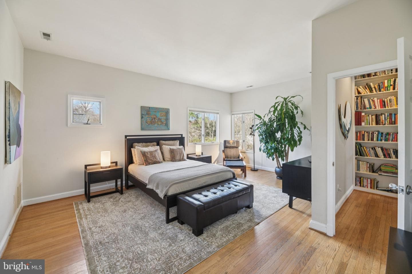 5625 Lamar photo 24