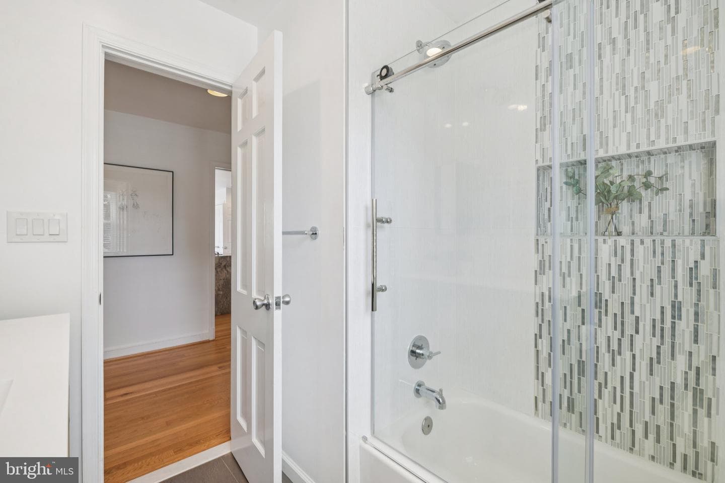 5625 Lamar photo 32