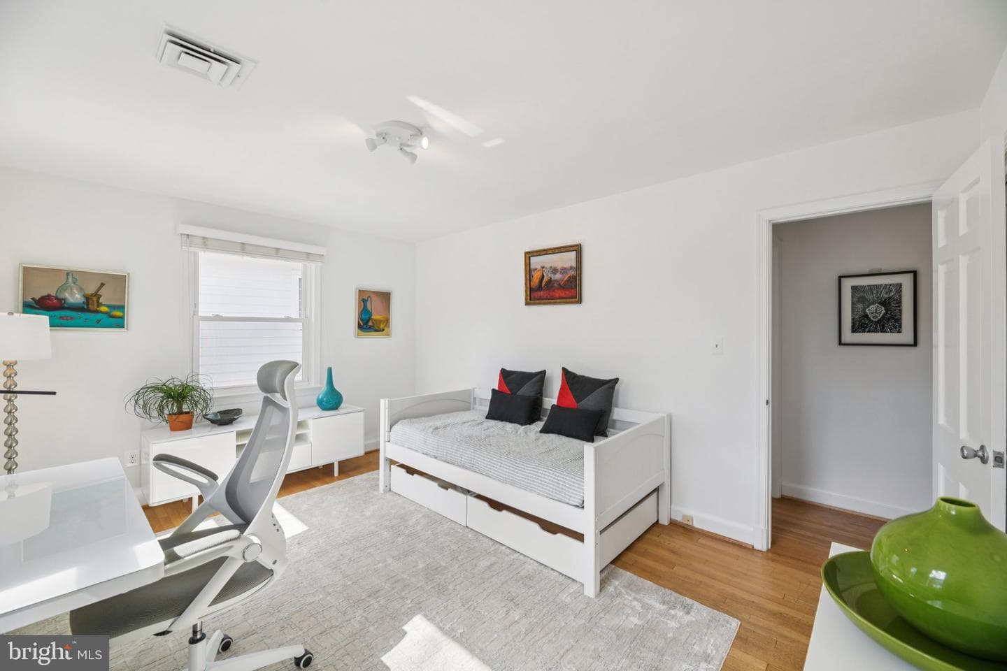 5625 Lamar photo 36