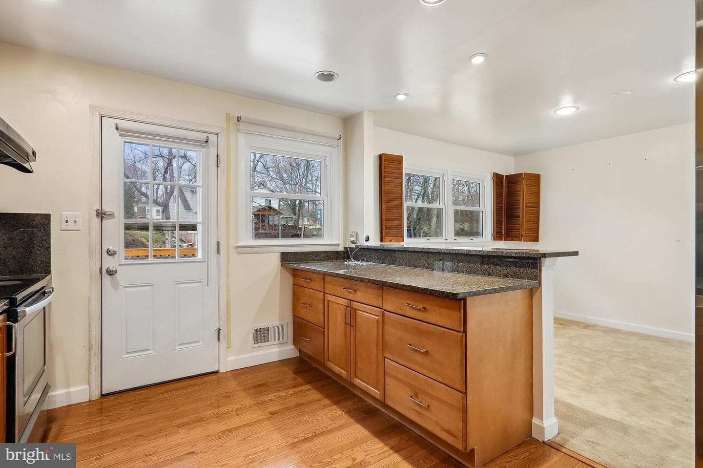 808 Johnson Avenue photo 9