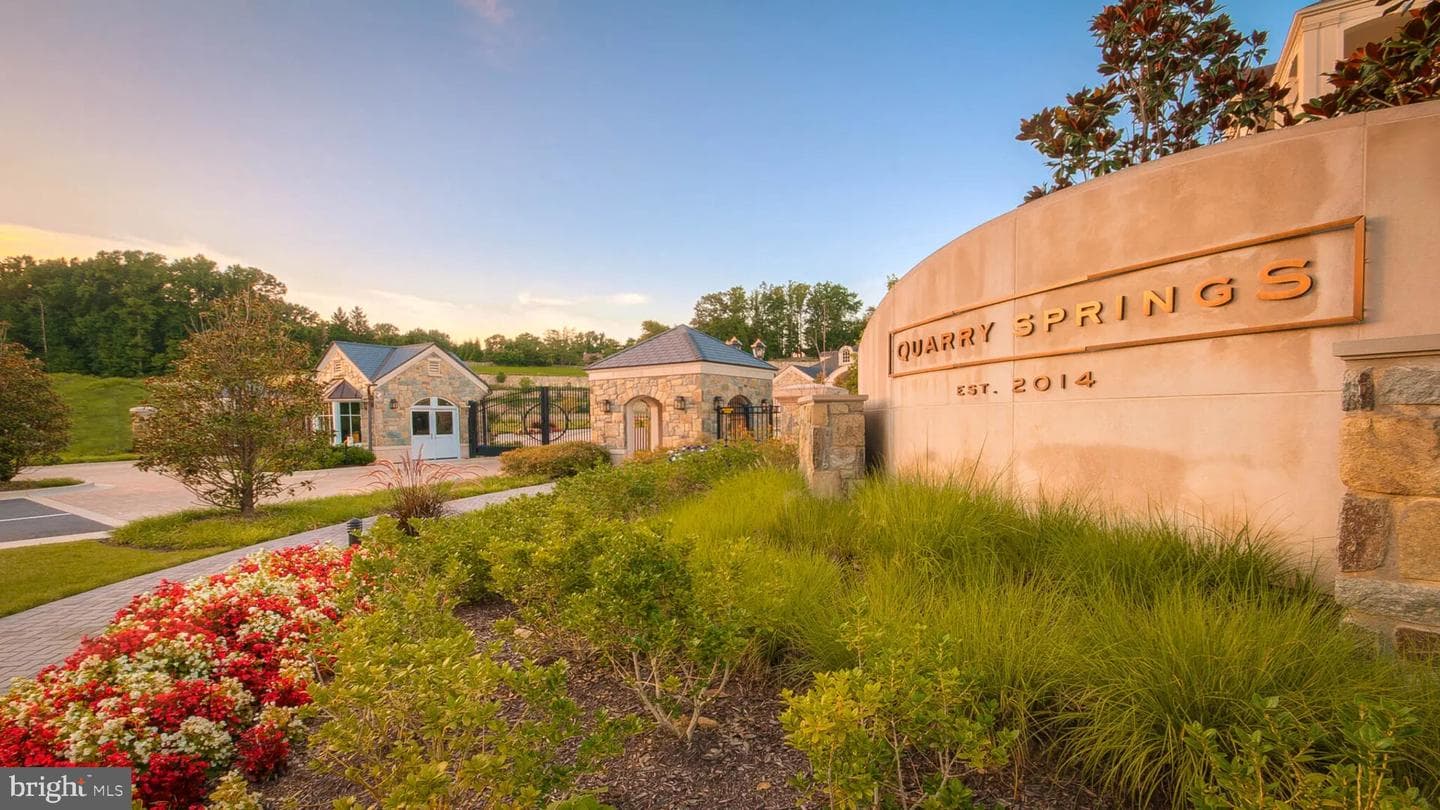 8121 River Road #424, Bethesda