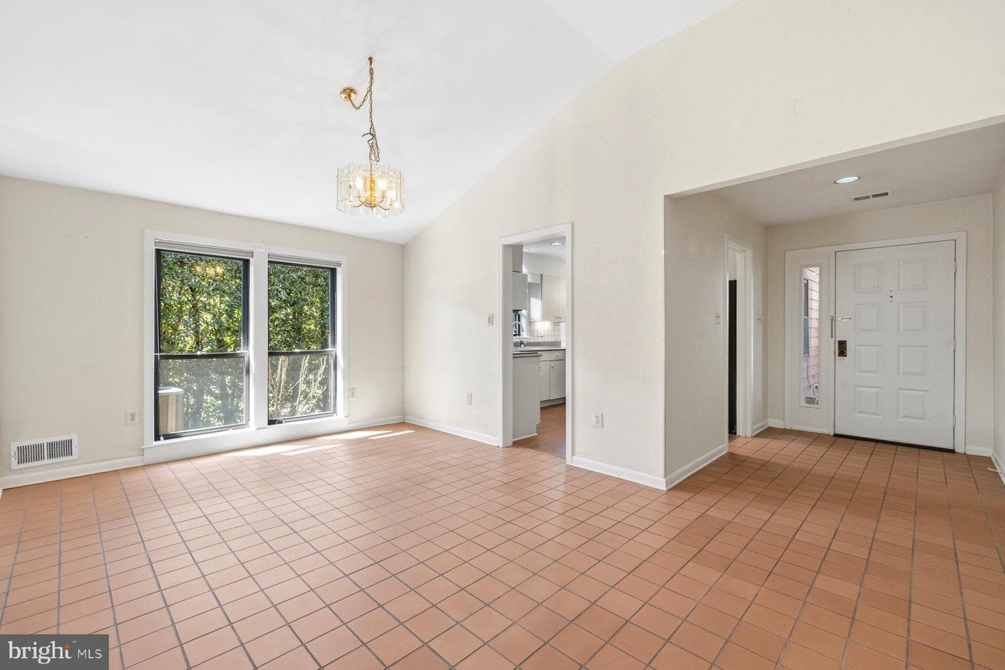 5205 Strathmore Avenue photo 10