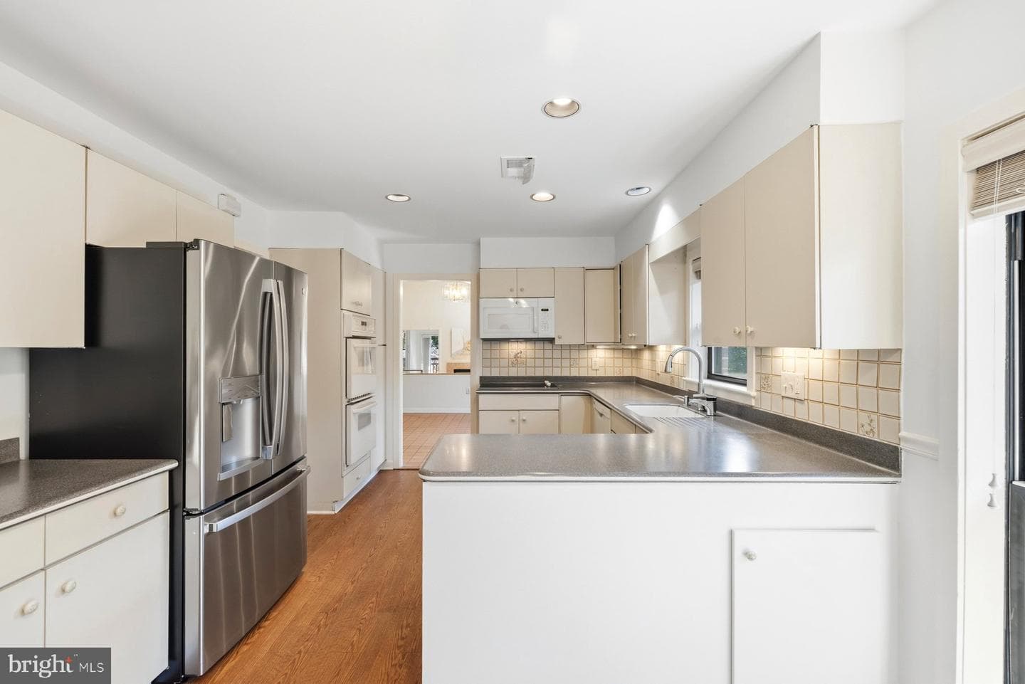 5205 Strathmore Avenue photo 14
