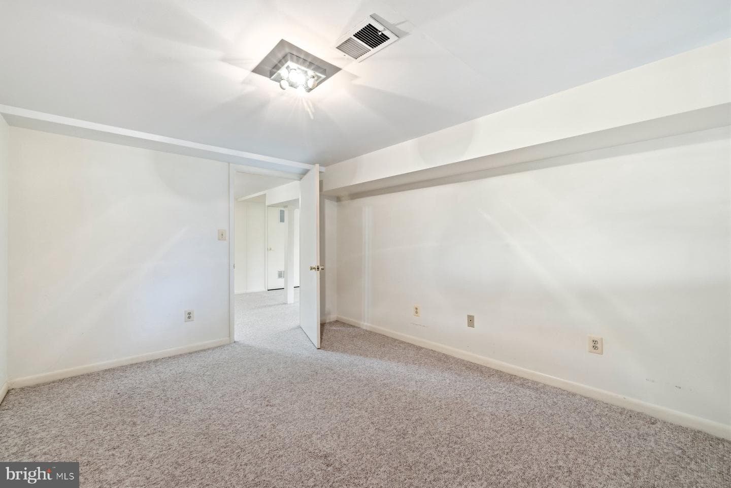 5205 Strathmore Avenue photo 39