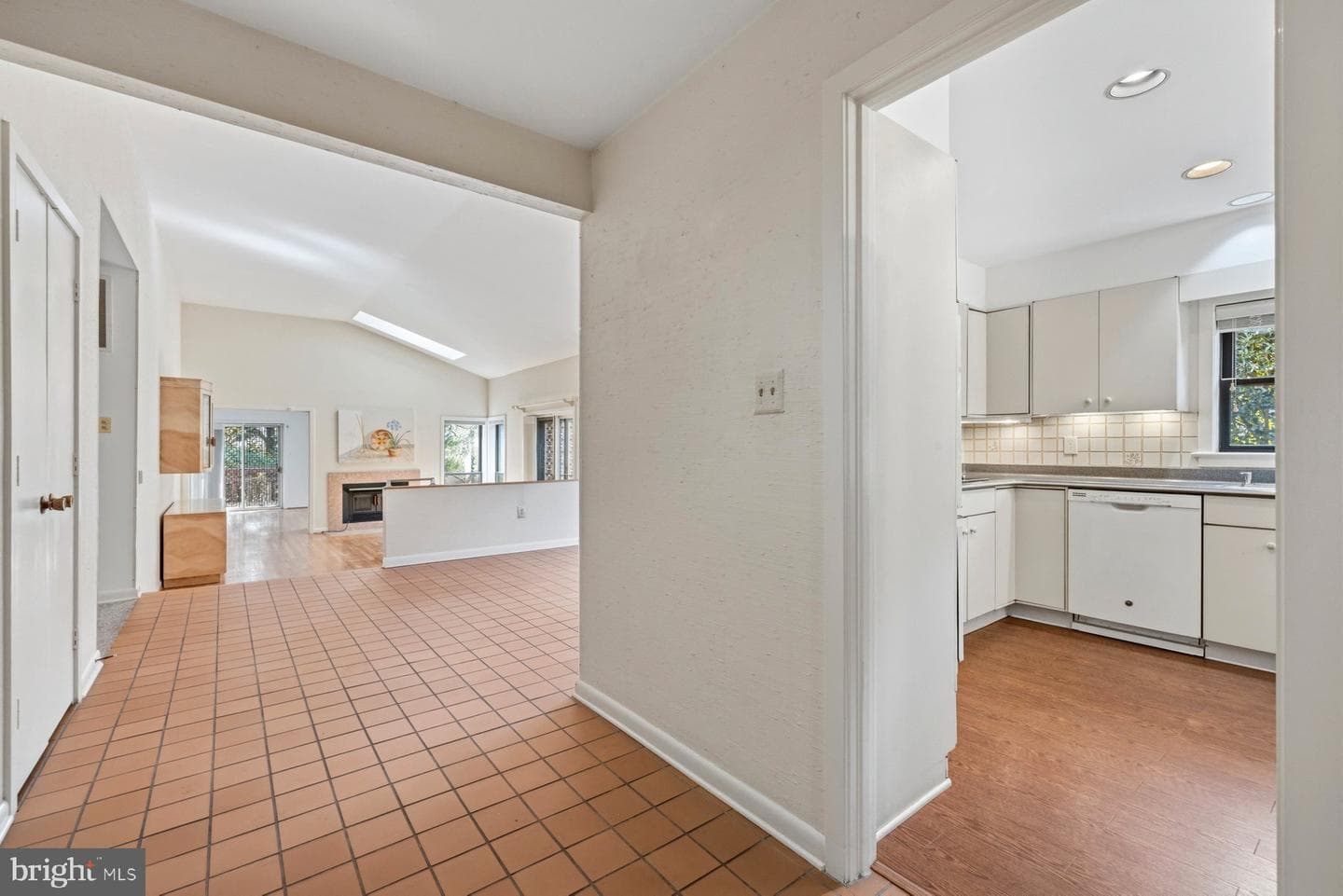 5205 Strathmore Avenue photo 8
