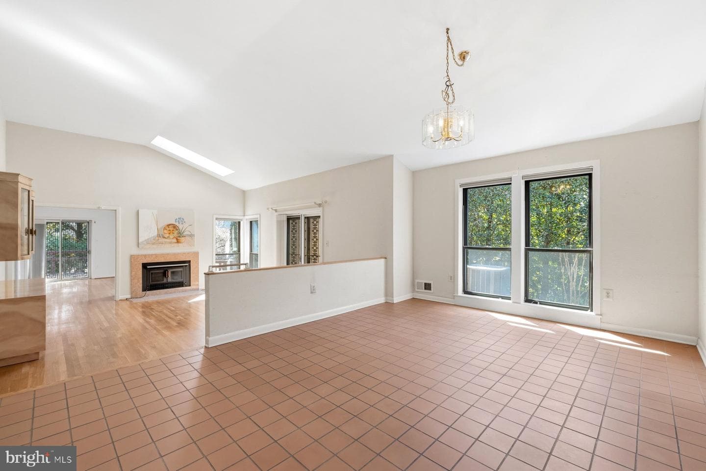 5205 Strathmore Avenue photo 9