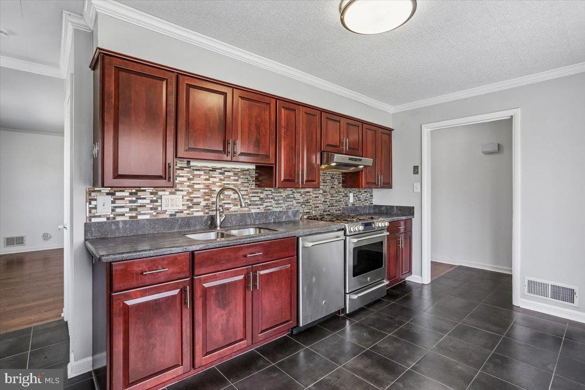 4423 Renn Street photo 15