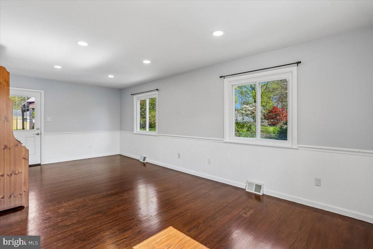 4423 Renn Street photo 34
