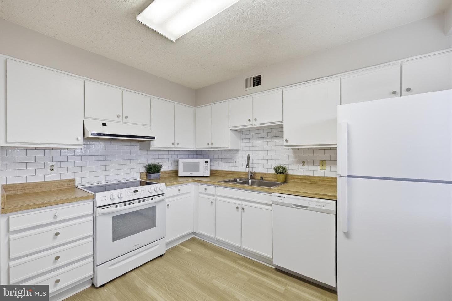3330 N Leisure World Boulevard #5-610 photo 3
