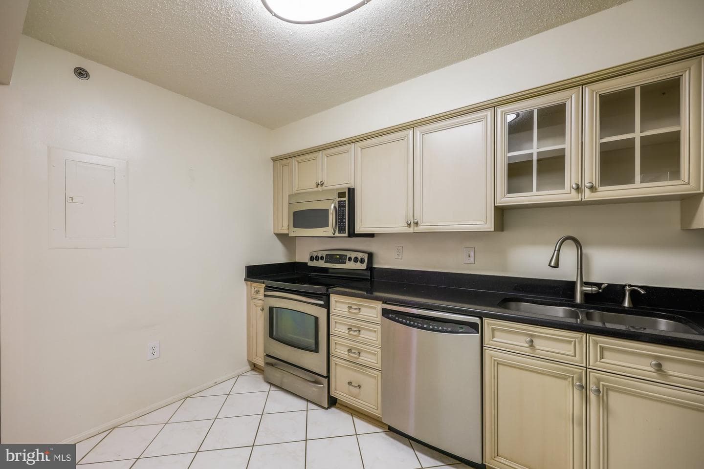 3330 N Leisure World Boulevard #5-807 photo 4