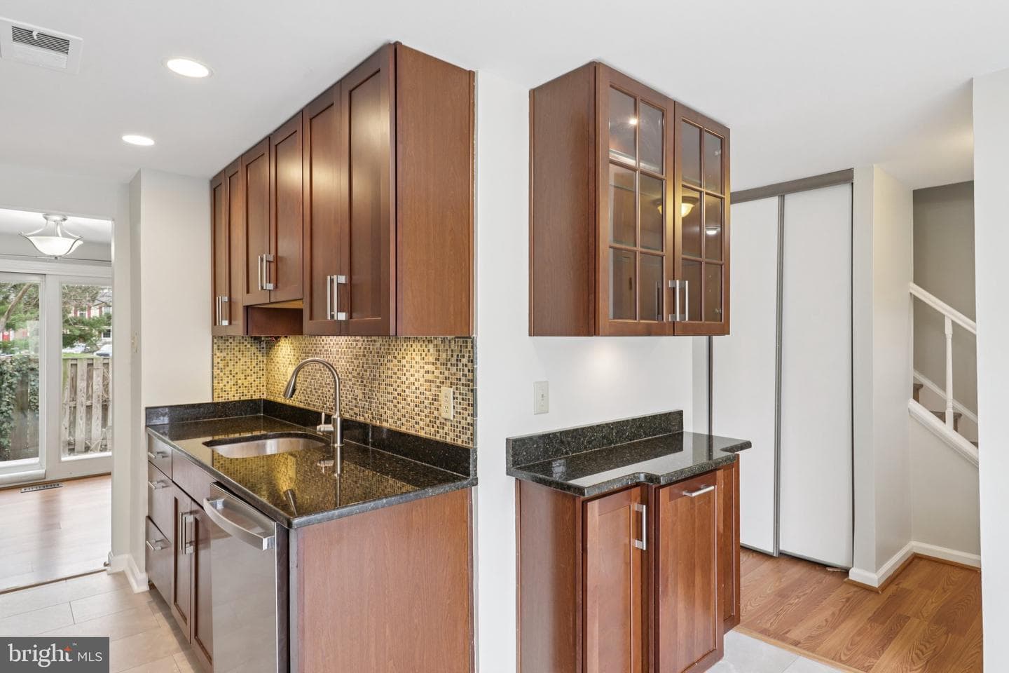 106 Lamont Lane photo 4