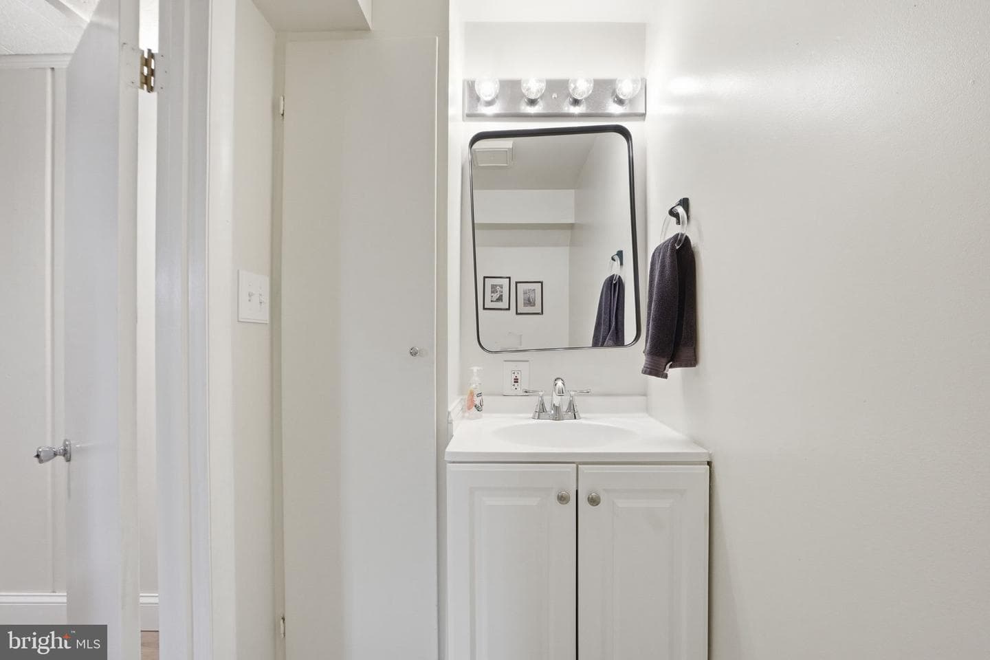 2406 Churchill Road photo 20