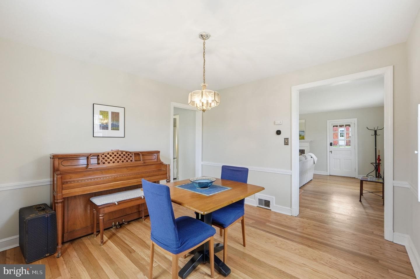 2406 Churchill Road photo 5