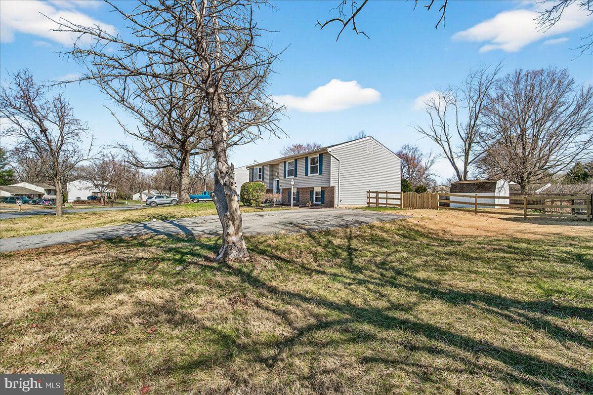 19158 Dowden Circle photo 11