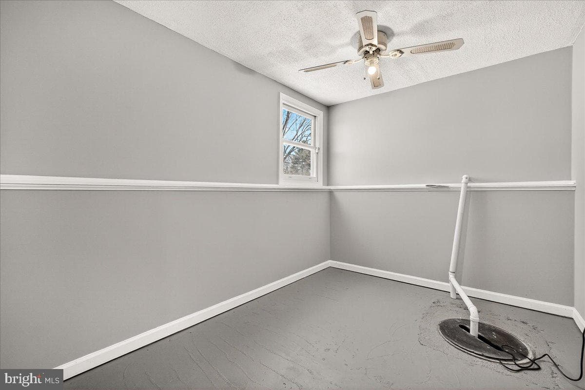 19158 Dowden Circle photo 55