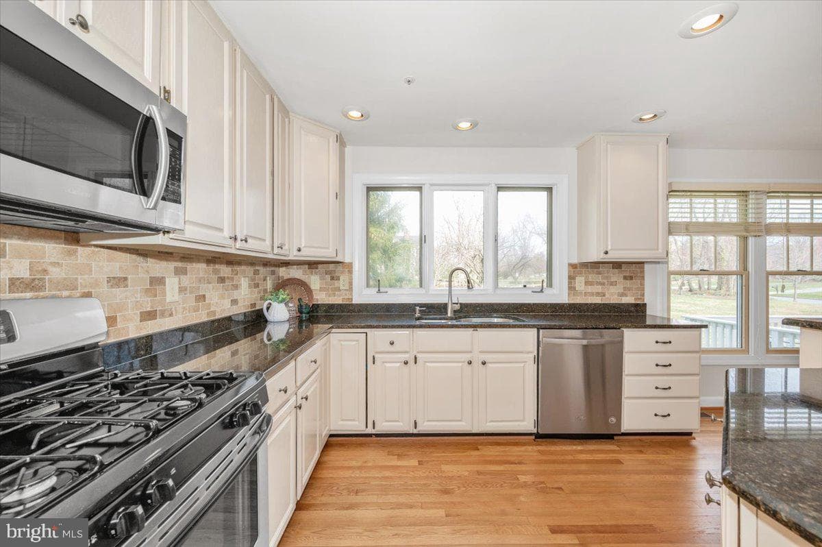 17900 Hickman Street photo 17