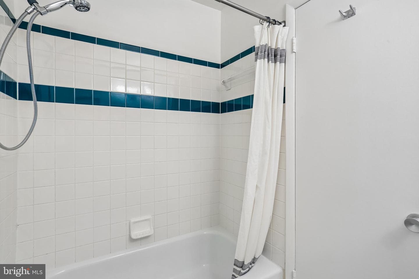 9211 Three Oaks Drive photo 34