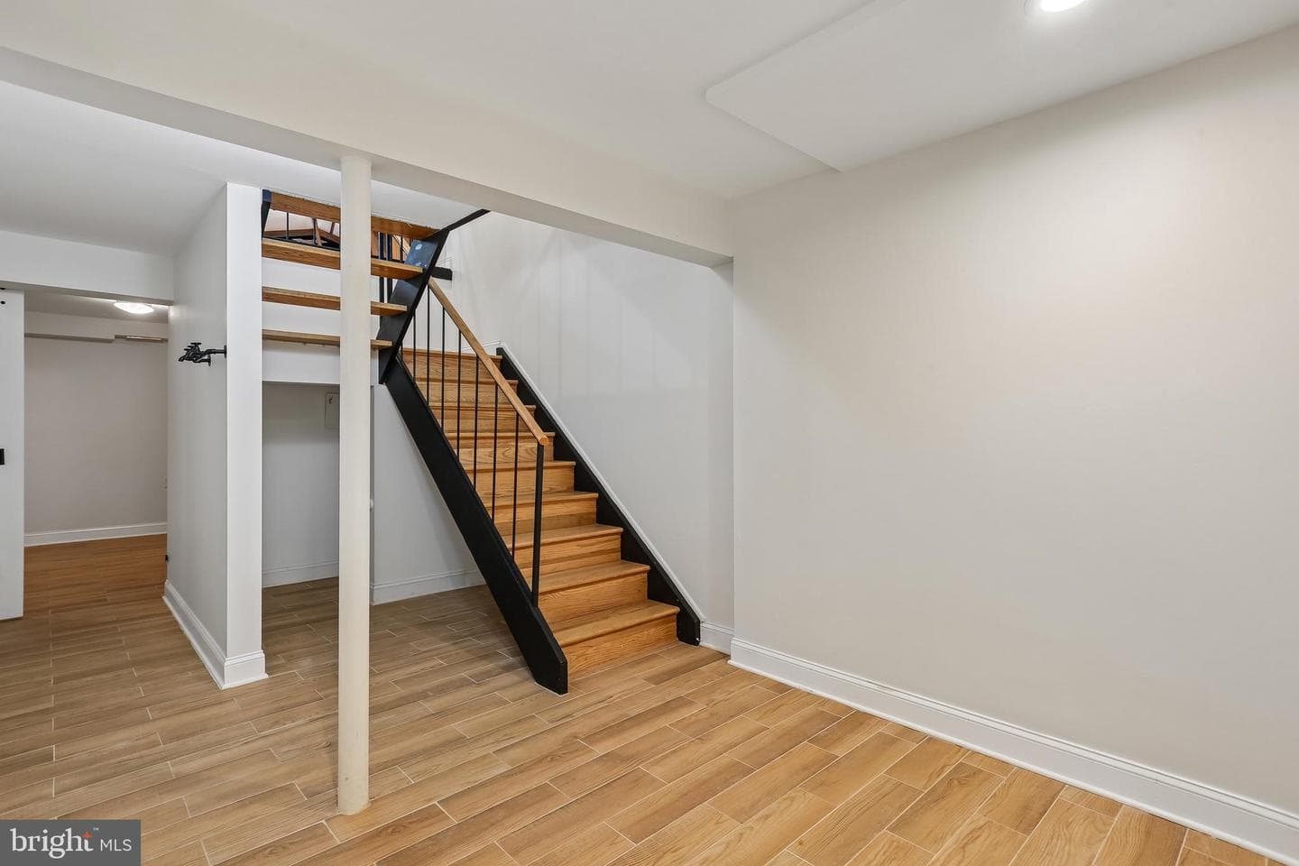 9211 Three Oaks Drive photo 40
