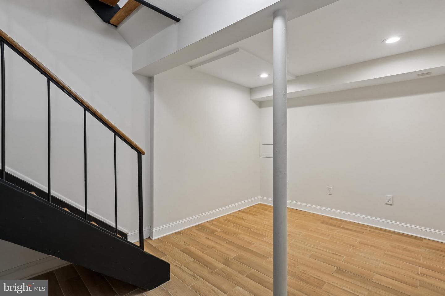 9211 Three Oaks Drive photo 42
