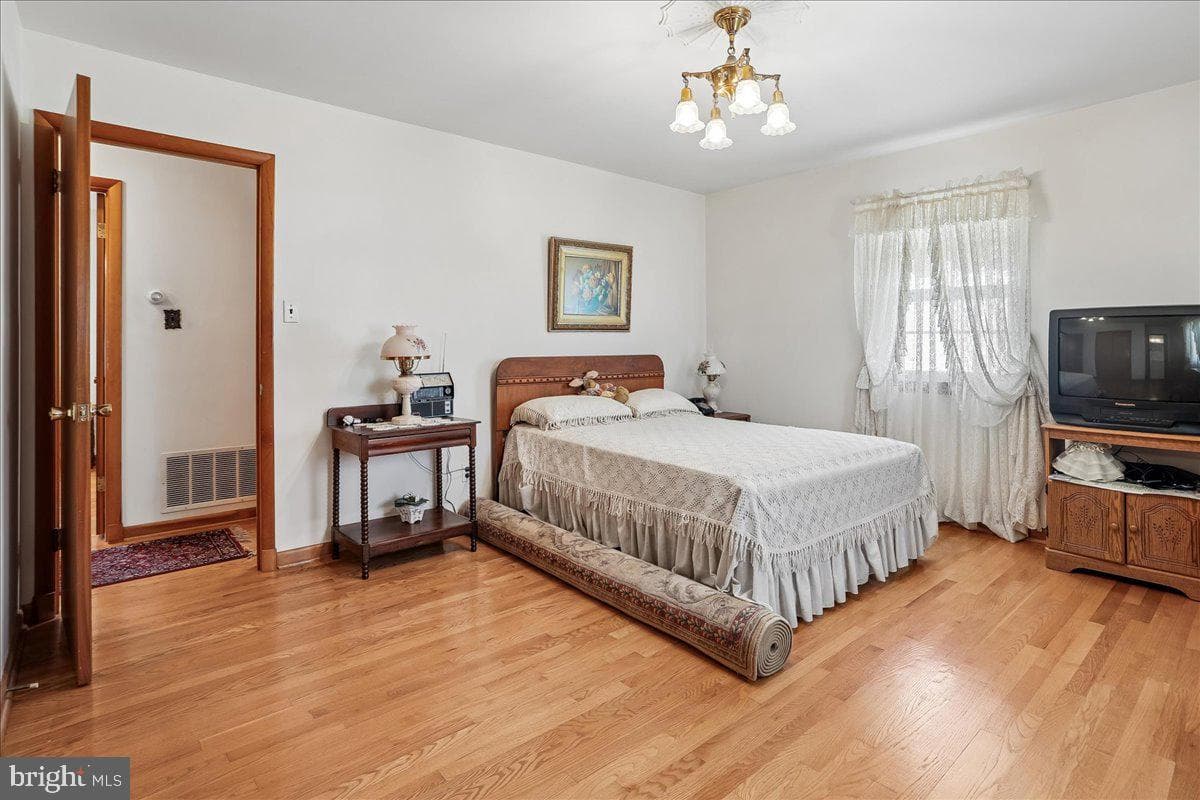 21909 Frederick Road photo 10