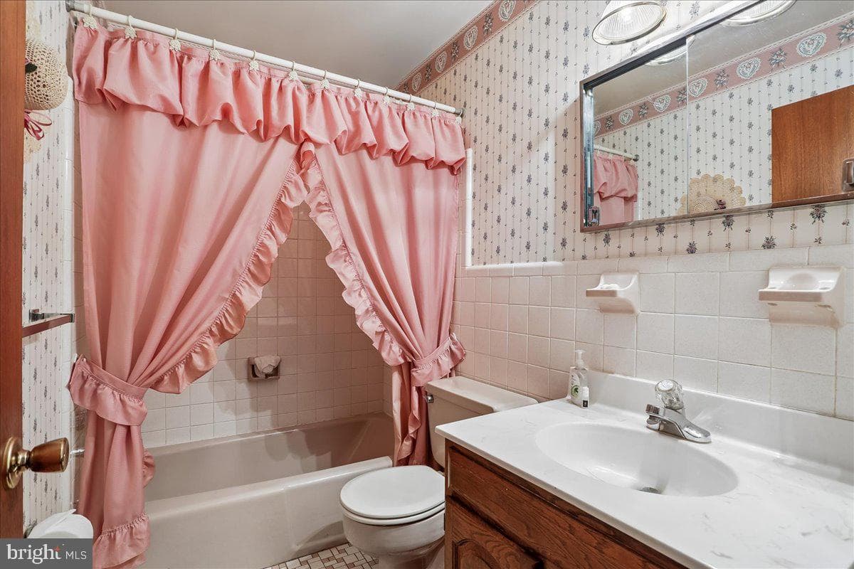 21909 Frederick Road photo 16