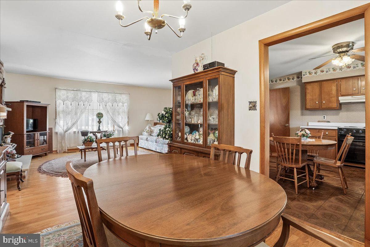 21909 Frederick Road photo 7