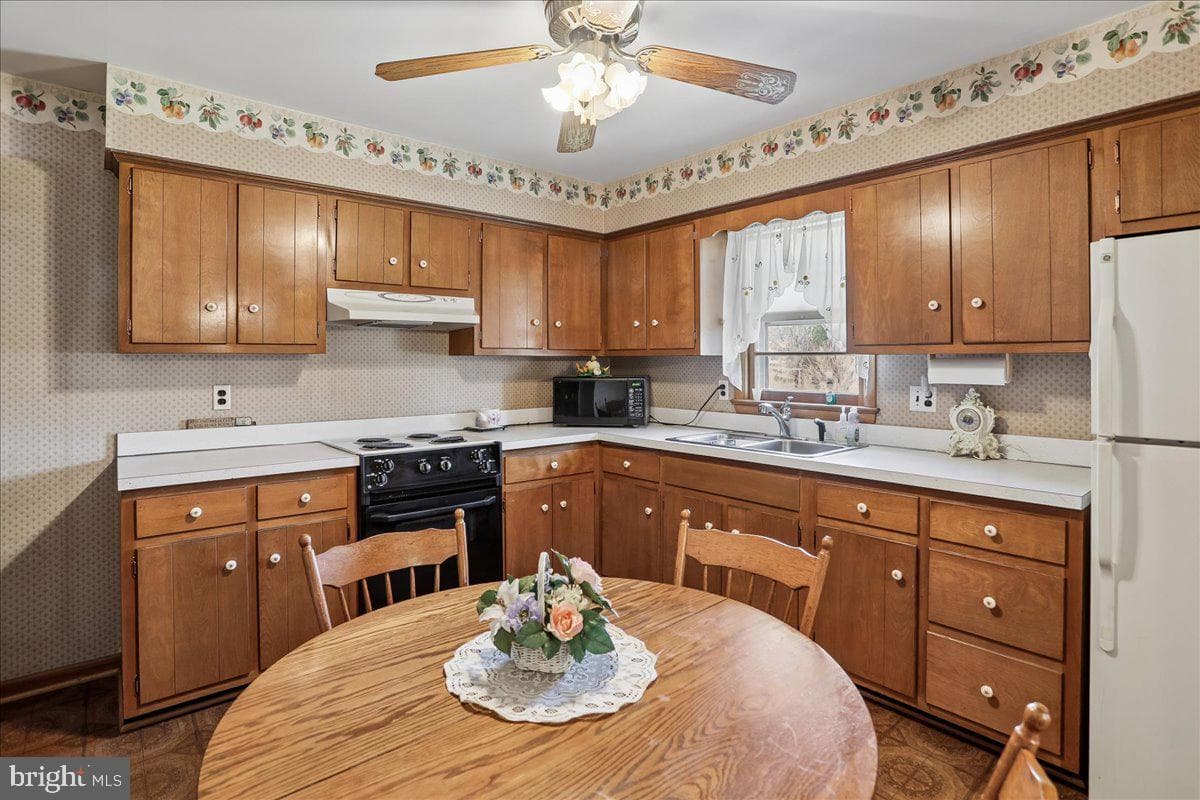 21909 Frederick Road photo 8
