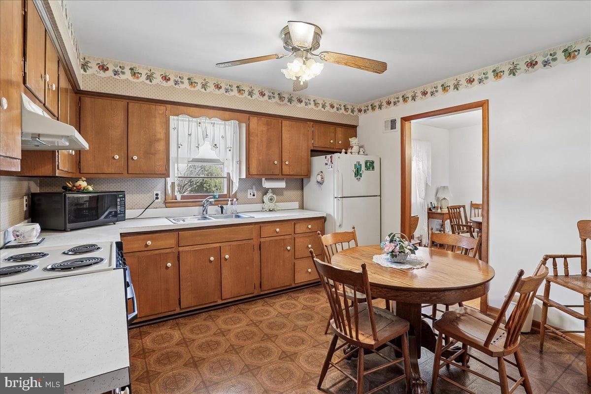 21909 Frederick Road photo 9