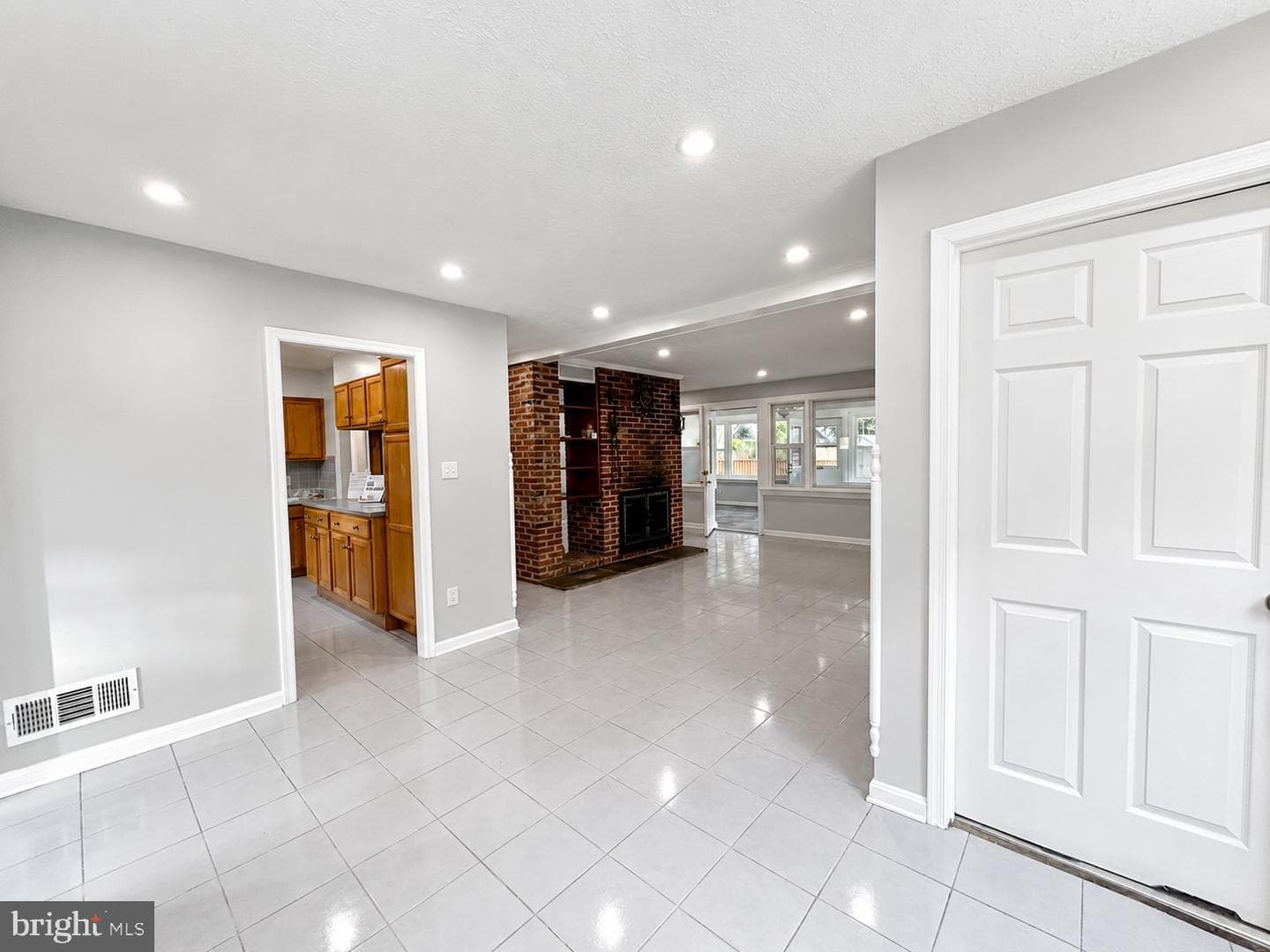 9907 Woodland Drive photo 6