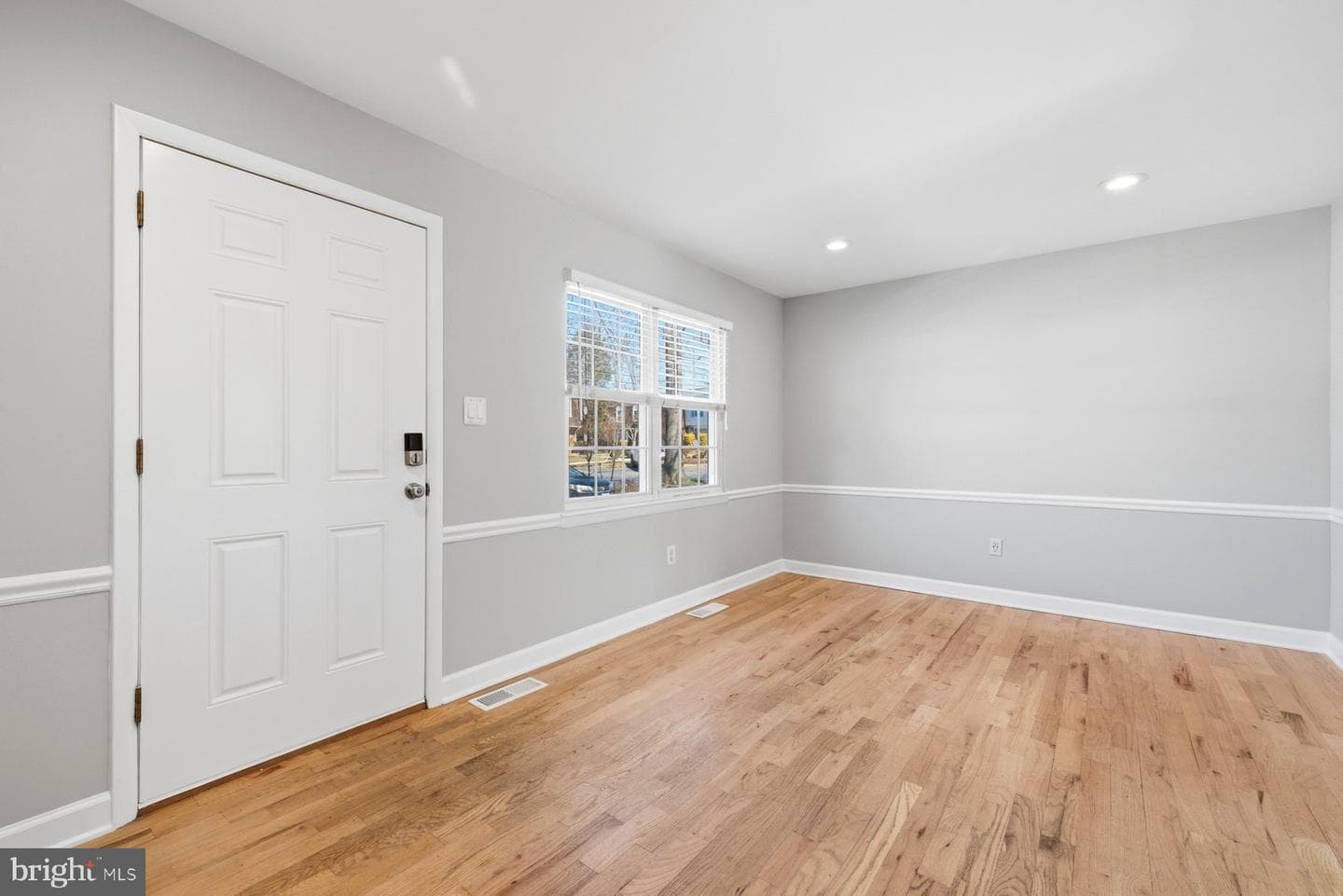 17736 Larchmont Terrace photo 6