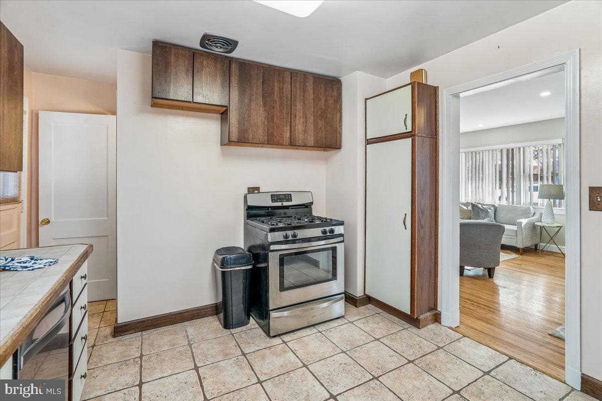 10006 Portland Place photo 23