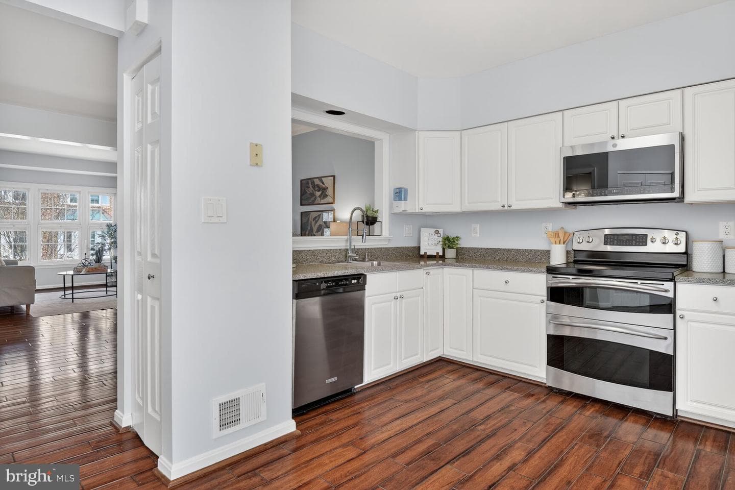 5429 Whitley Park Terrace photo 14