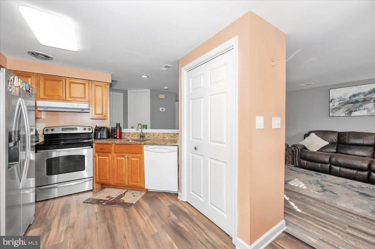 8724 Drexel Hill Place photo 17