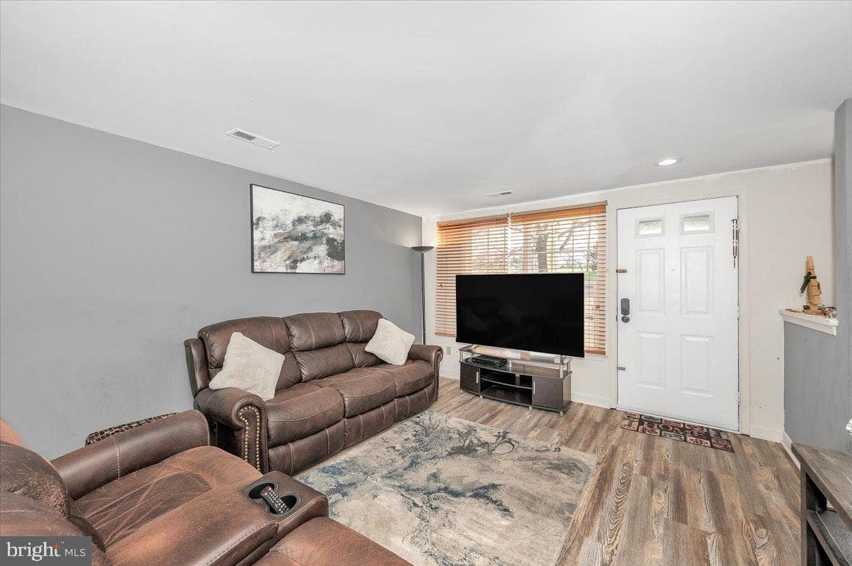 8724 Drexel Hill Place photo 4