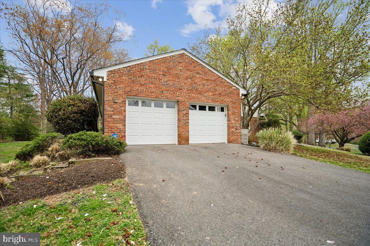 10810 Burbank Drive photo 47