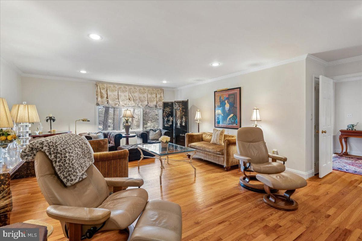 10810 Burbank Drive photo 7