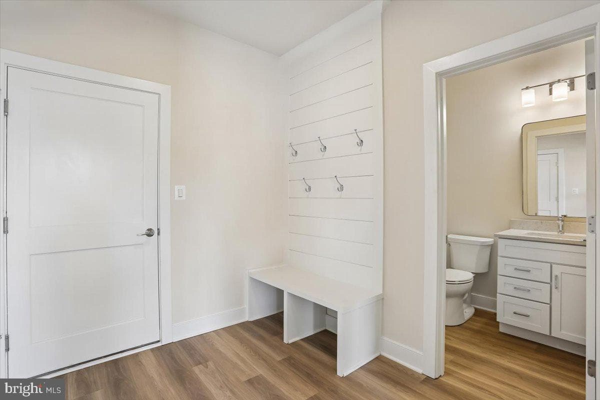 207 Allen Lane photo 11