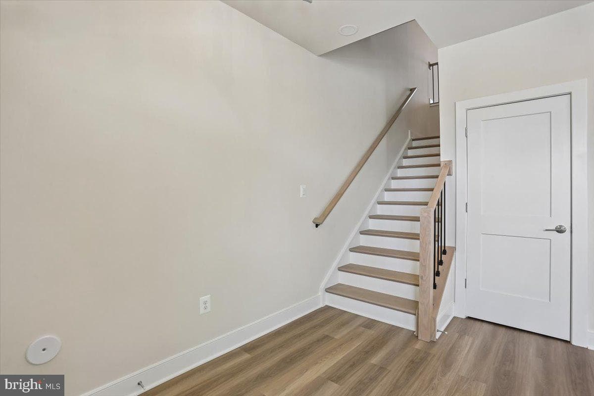 207 Allen Lane photo 14