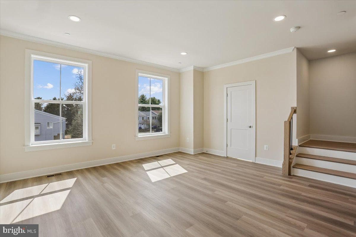 207 Allen Lane photo 23