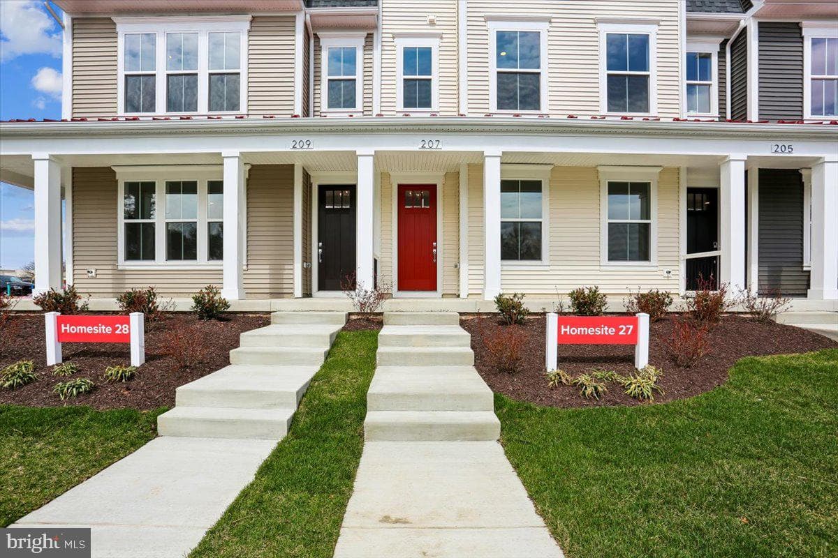 207 Allen Lane photo 3