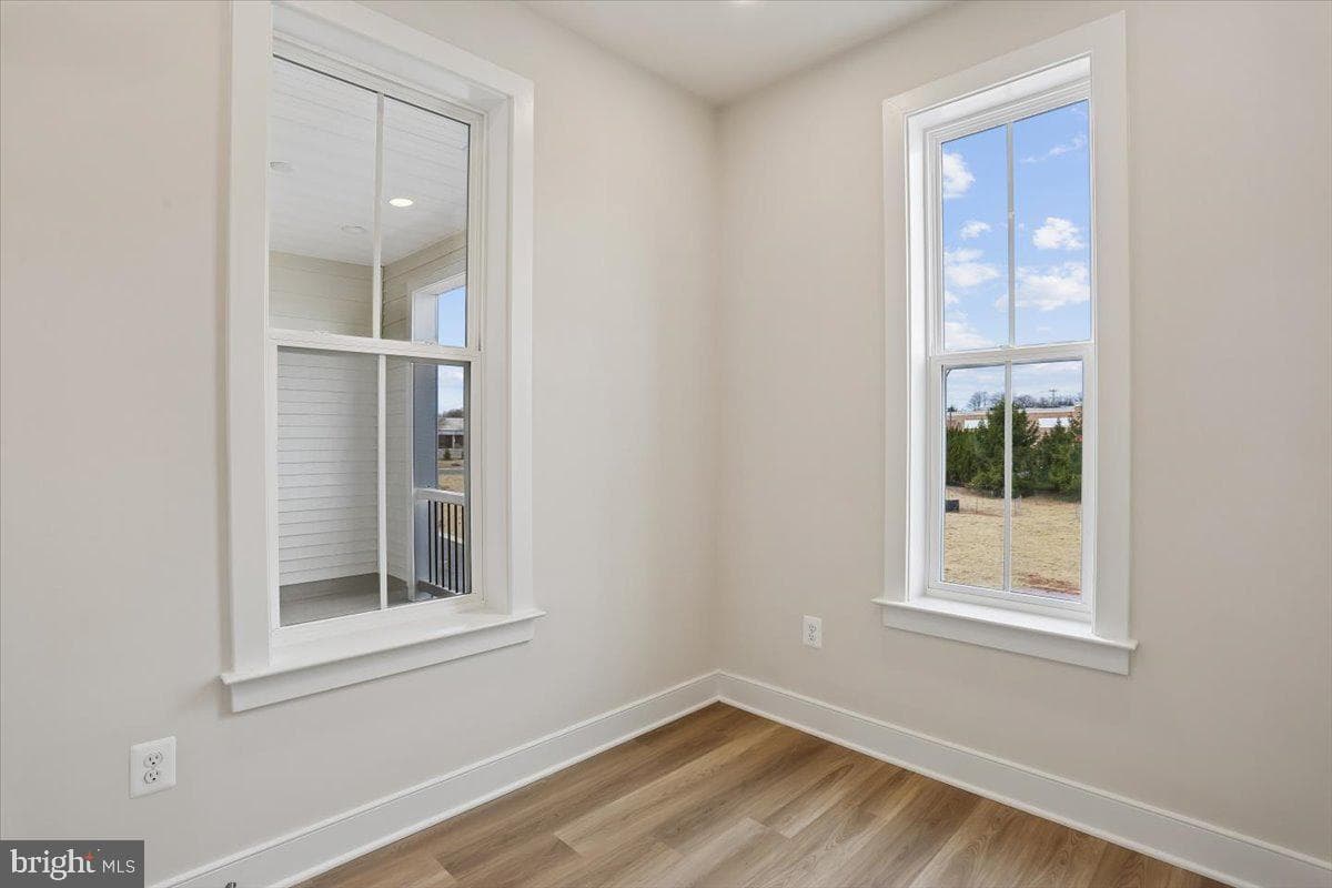 207 Allen Lane photo 34