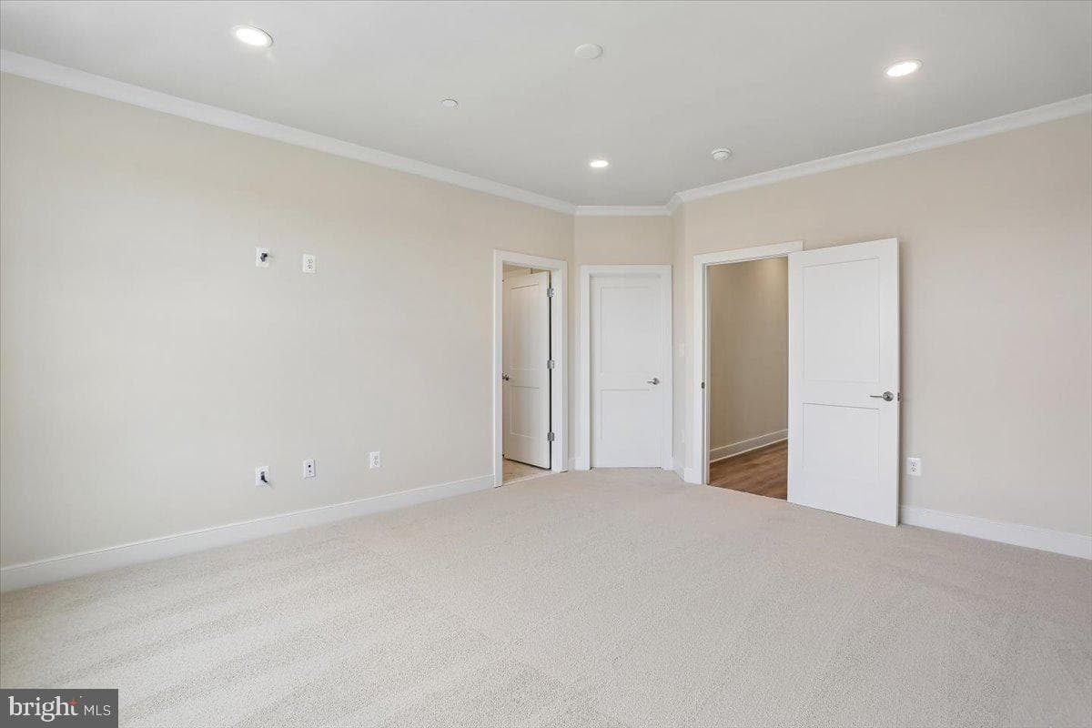207 Allen Lane photo 38