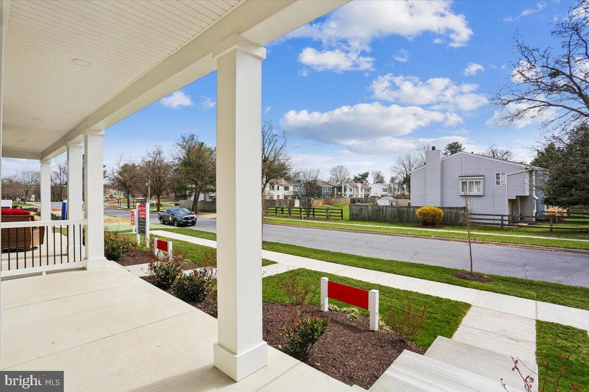 207 Allen Lane photo 4