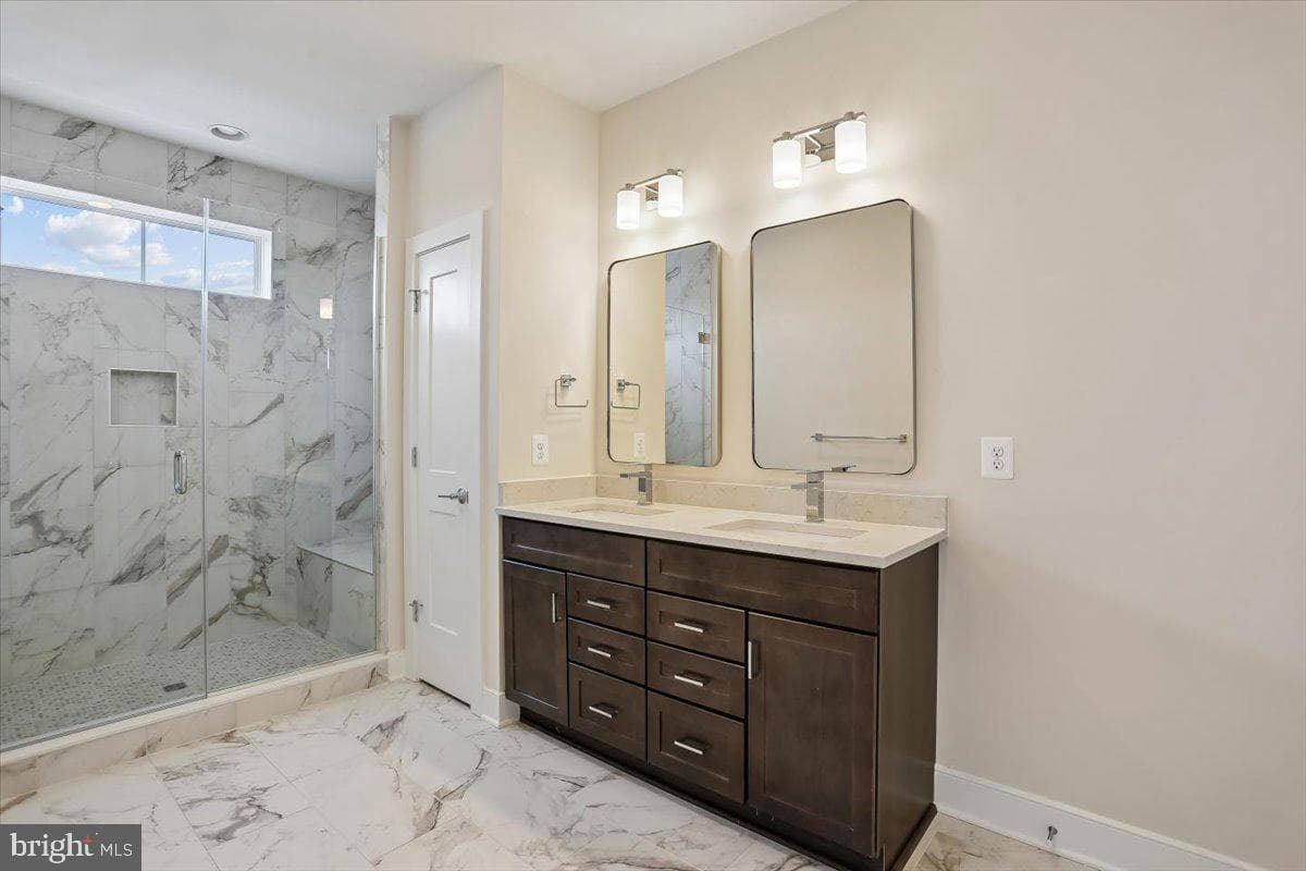 207 Allen Lane photo 40