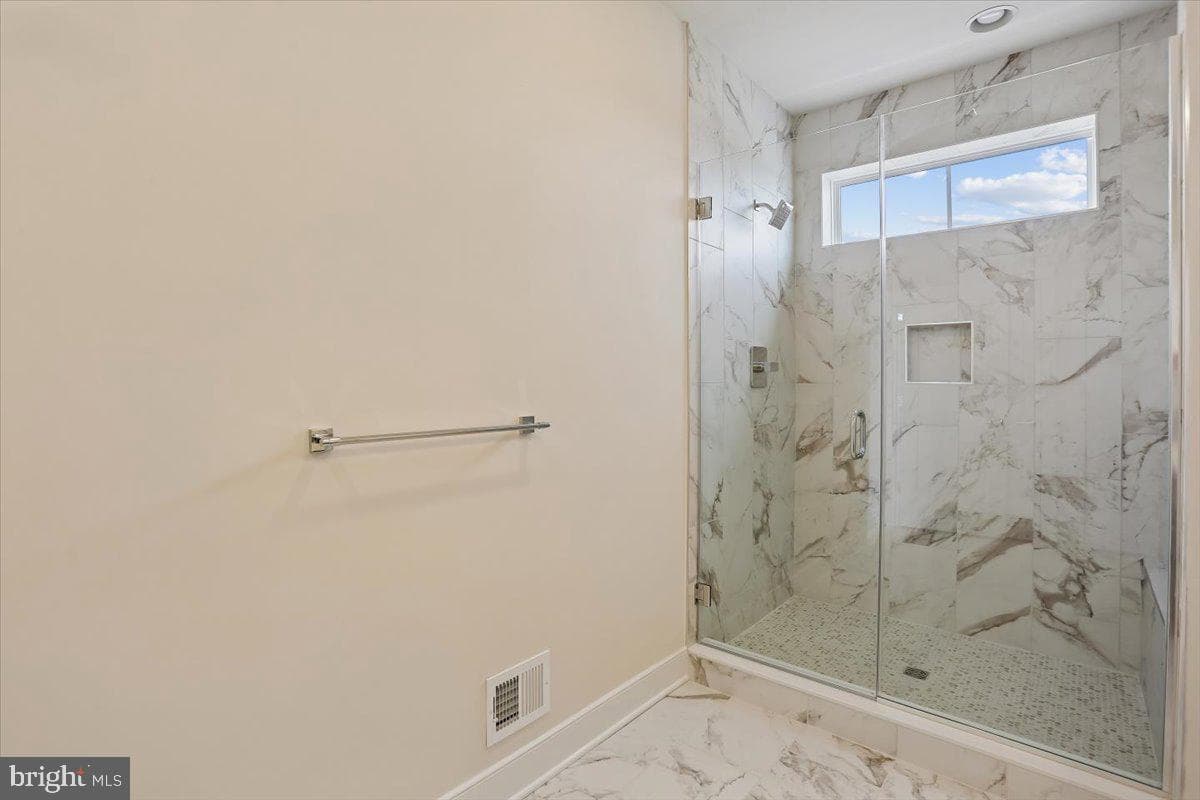 207 Allen Lane photo 41