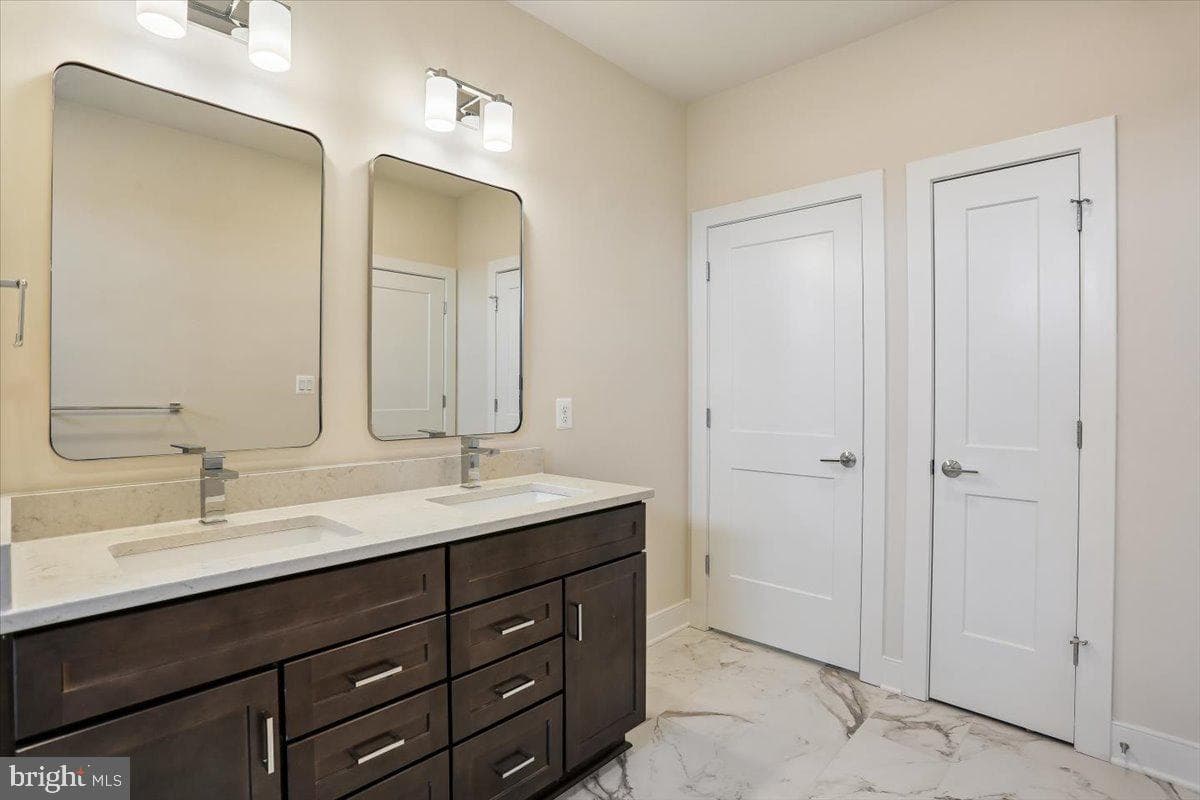 207 Allen Lane photo 42