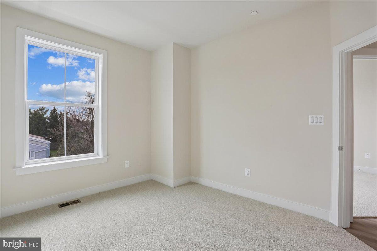 207 Allen Lane photo 44