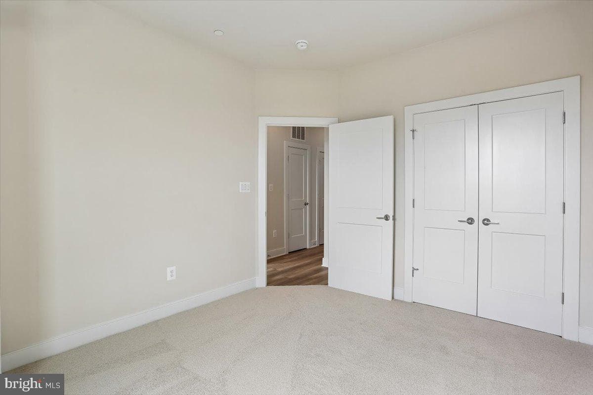 207 Allen Lane photo 45