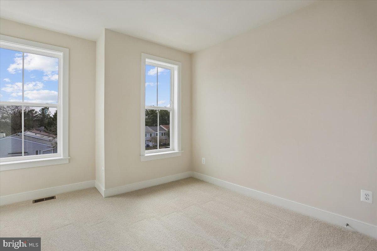 207 Allen Lane photo 46