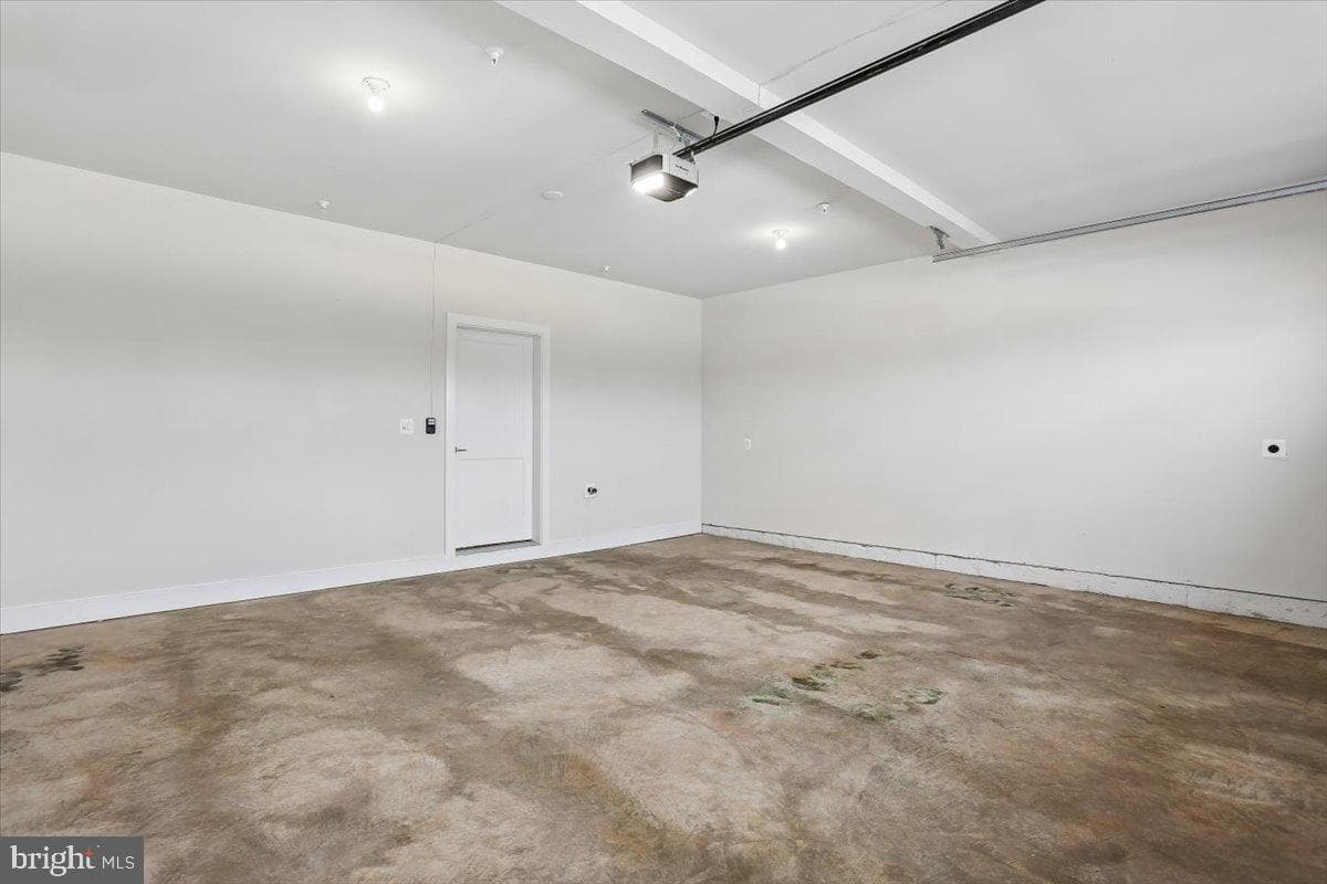 207 Allen Lane photo 52